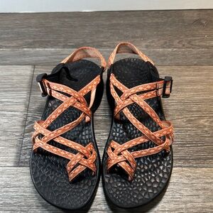 Chaco Orange Strappy Sandals woman’s 8 (b180)